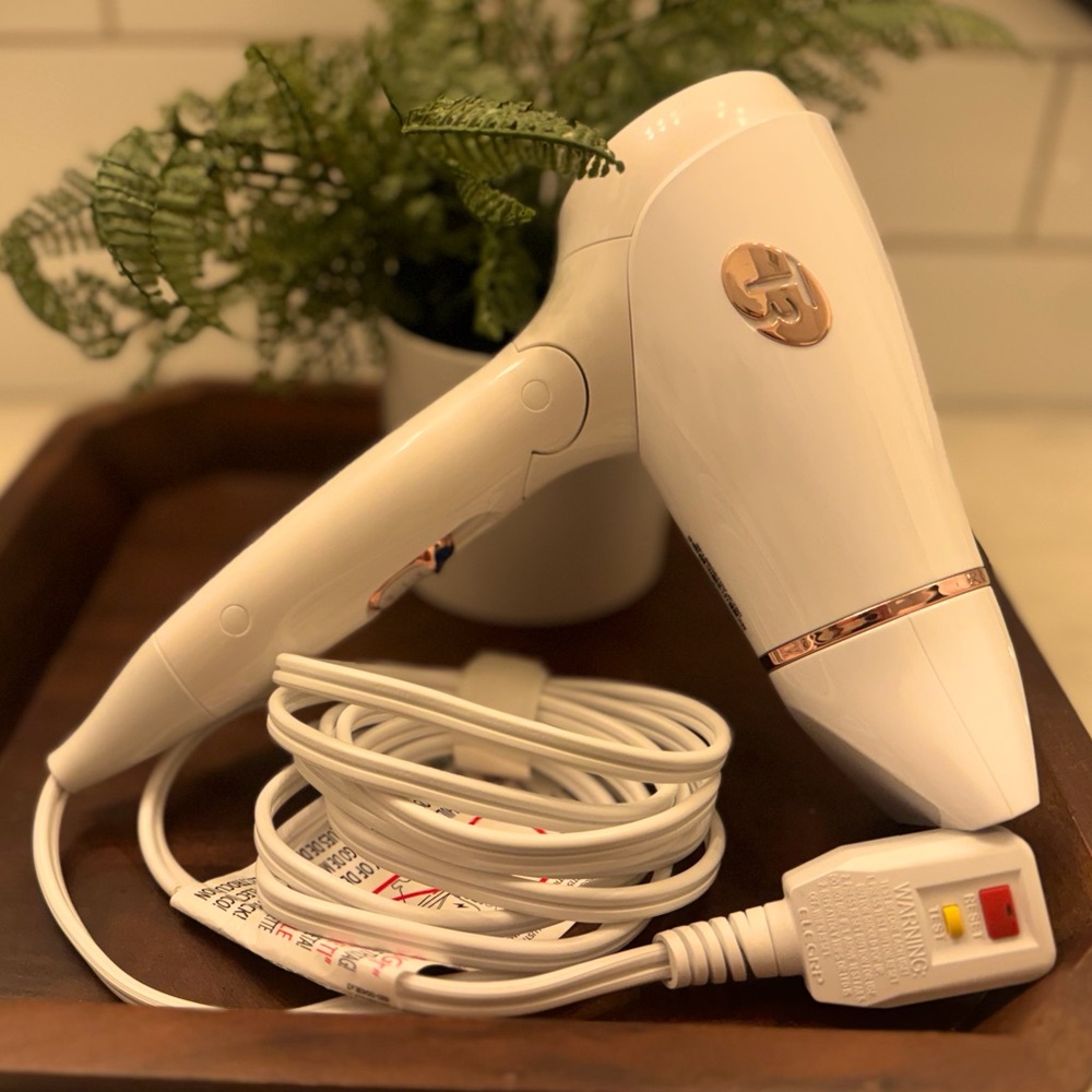 T3 Micro Featherweight Compact Folding  Blow Dryer   Travel 76851 White